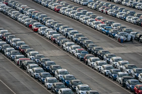 China's Top EV Maker Hit by "Fever Pitch" Competition, Market Oversupply Worries Grow